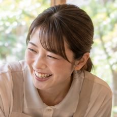 笑顔で話を聞くスタッフ